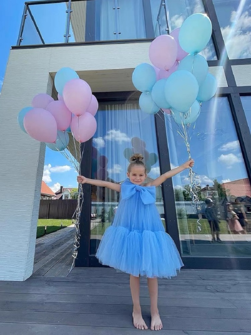 vestido de menina azul de tule com laço grande