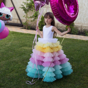 Vestido longo em camadas arco-íris