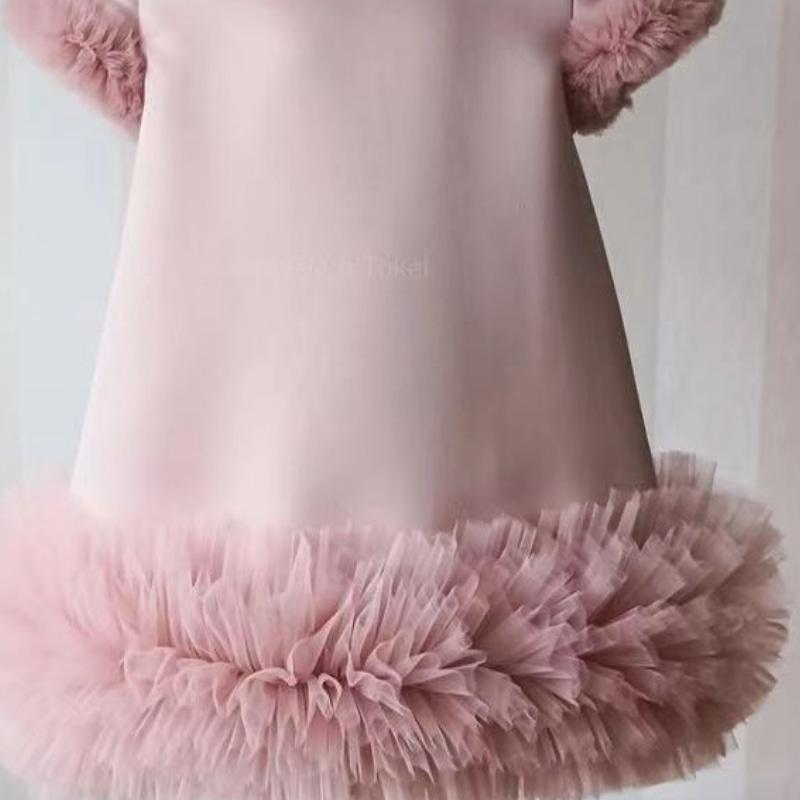 Vestido de manga curta em tule de seda rosa