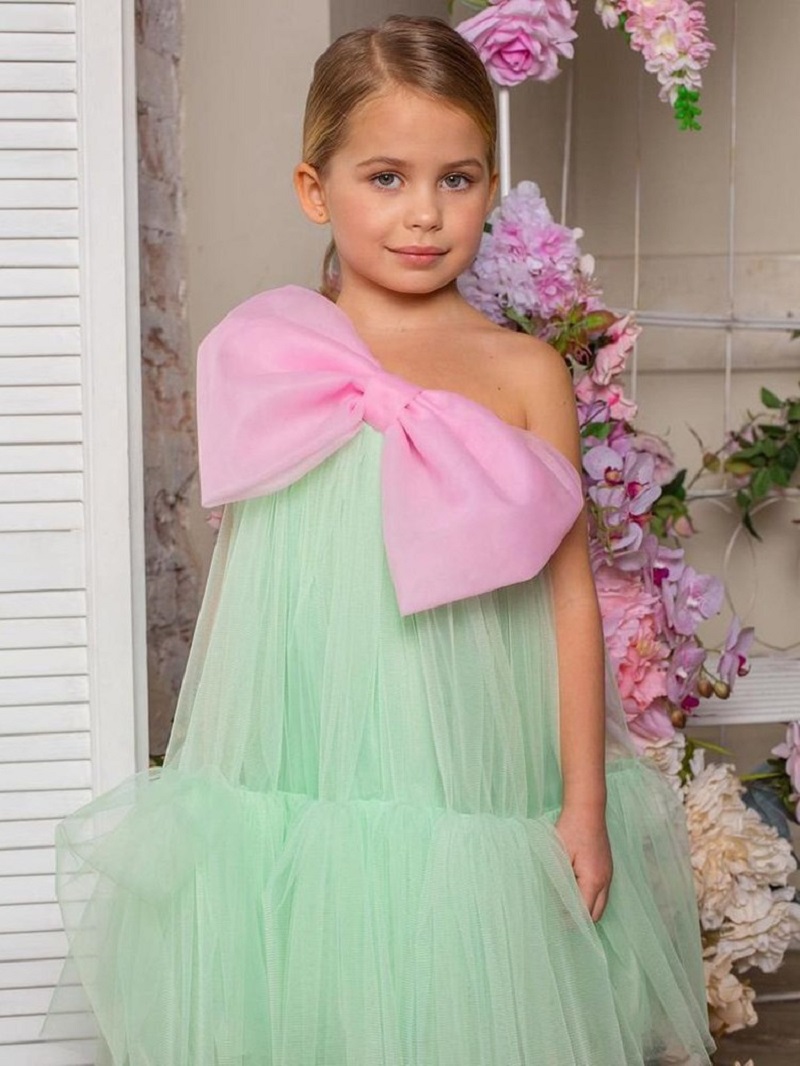 vestido de menina verde de tule com laço grande