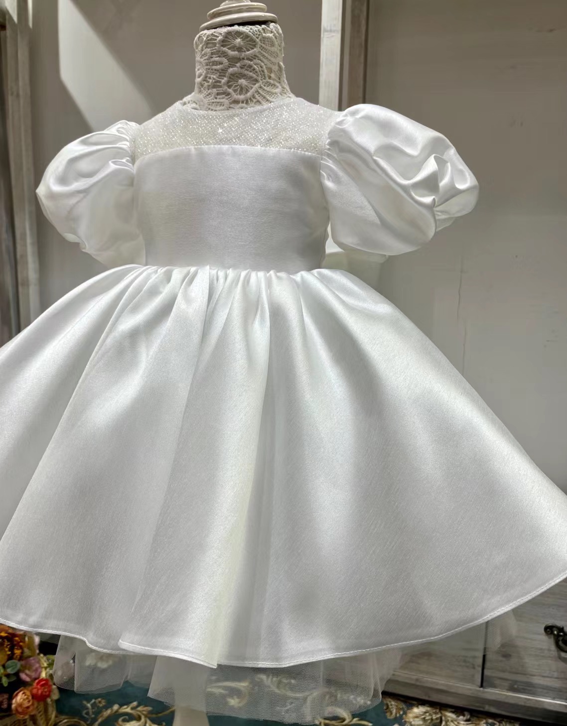 Vestido de menina grande com lantejoulas